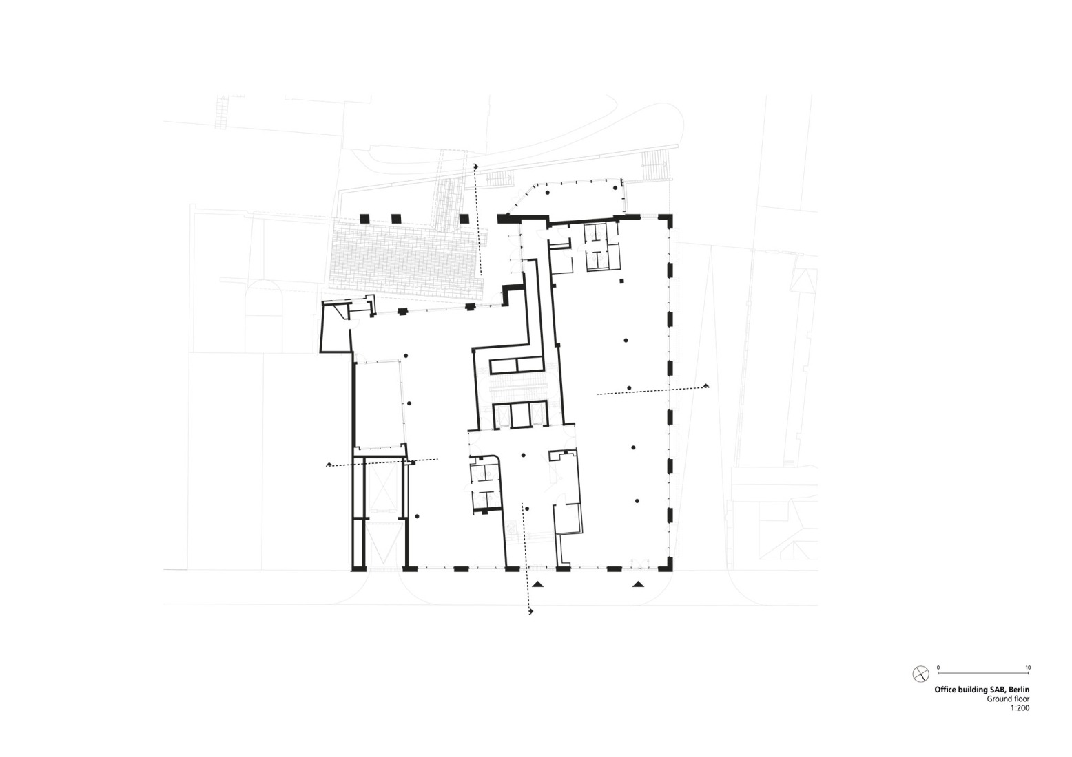 Plano de planta baja. Edificio de oficinas SAB por Tchoban Voss Architekten.