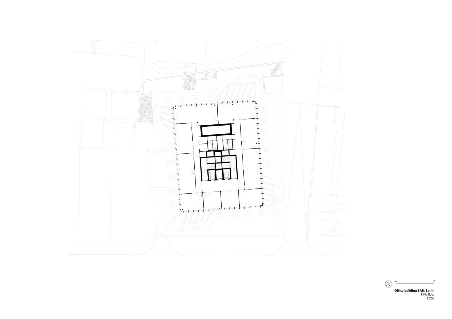 Plano de quinta planta. Edificio de oficinas SAB por Tchoban Voss Architekten.