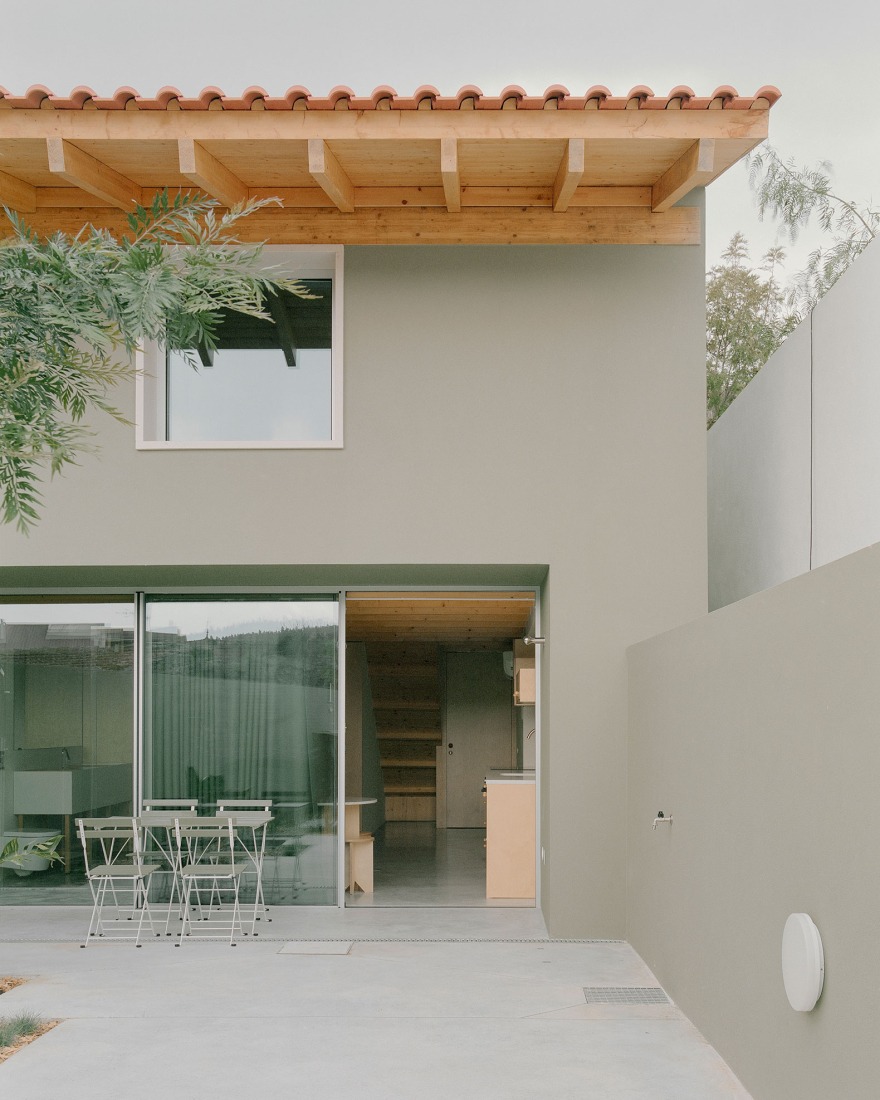 Gago Green House by Bruno Dias Arquitectura. Photograph by Hugo Santos Silva. 