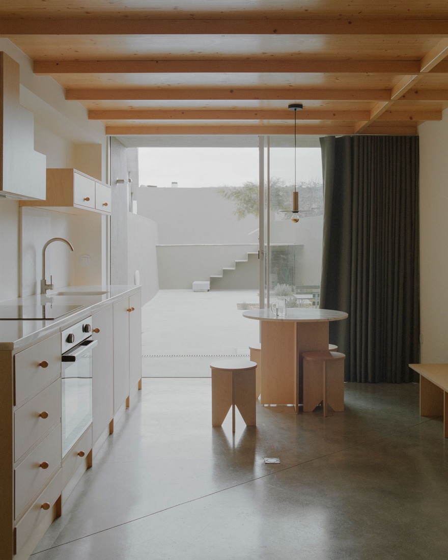 Gago Green House by Bruno Dias Arquitectura. Photograph by Hugo Santos Silva. 