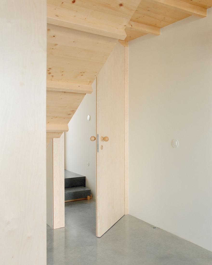 Gago Green House by Bruno Dias Arquitectura. Photograph by Hugo Santos Silva. 