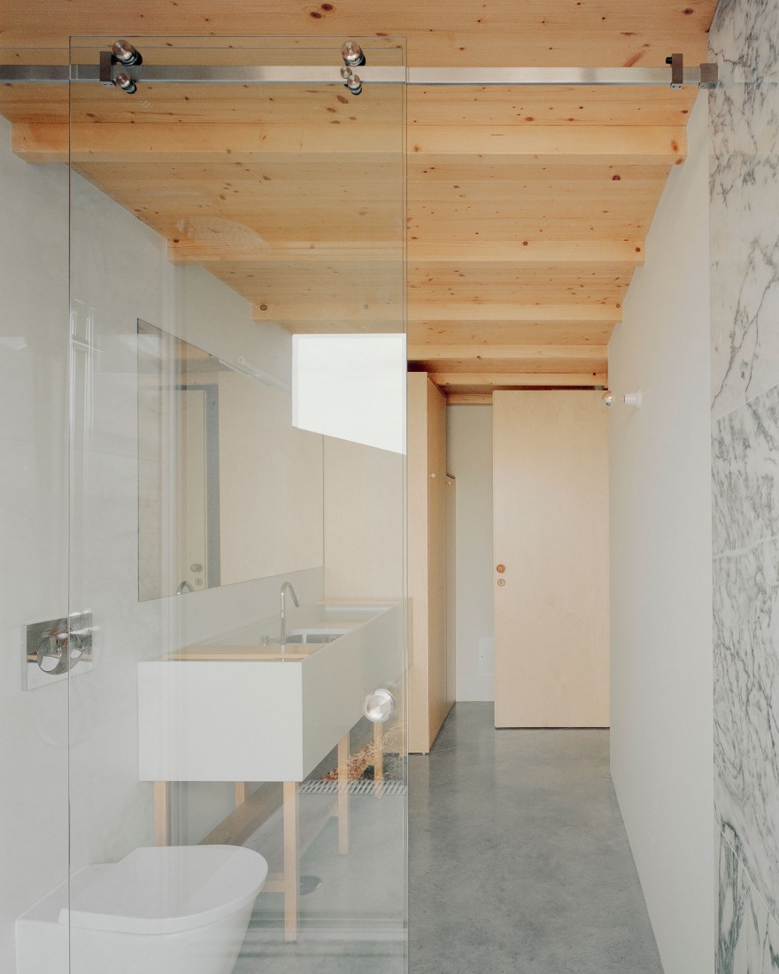 Gago Green House by Bruno Dias Arquitectura. Photograph by Hugo Santos Silva. 