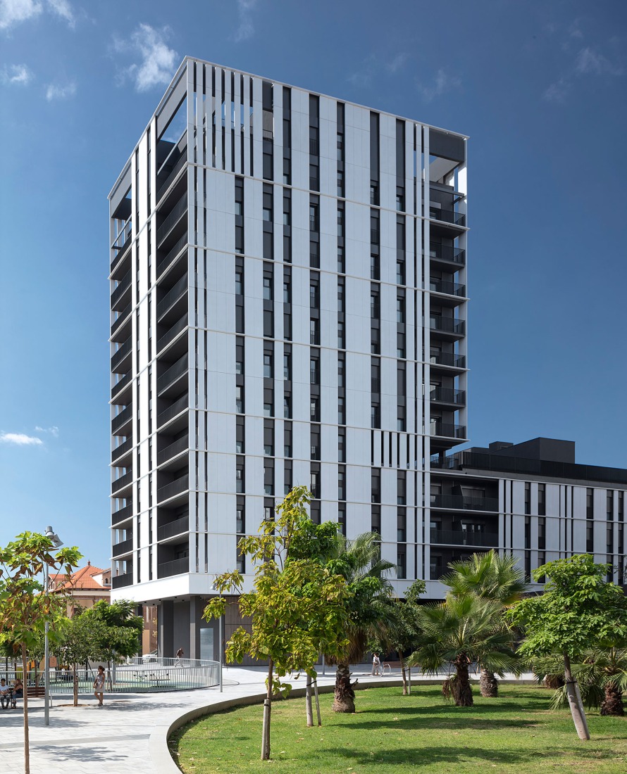 Torre residencial Bagaria por Bxd arquitectura. Fotografía por Aleix Bagué.