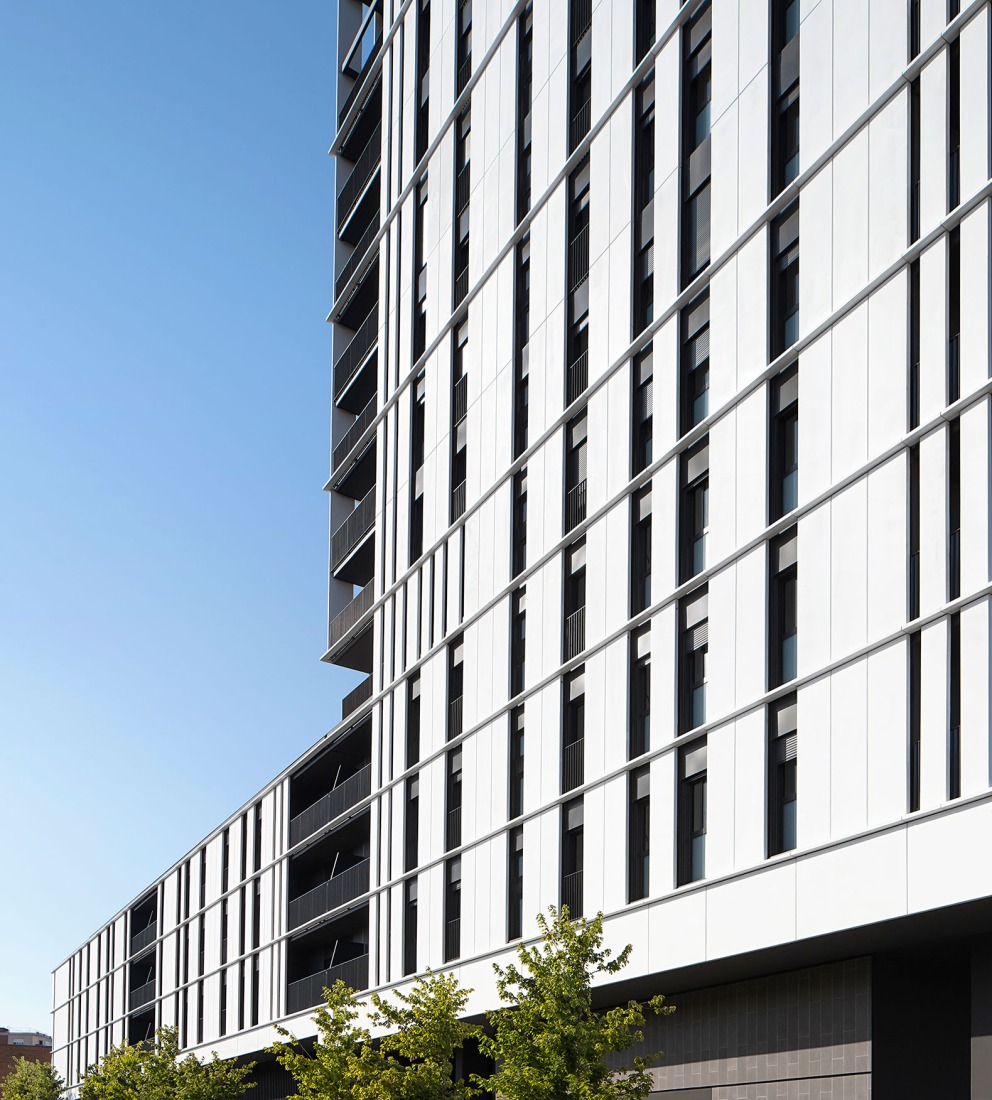 Torre residencial Bagaria por Bxd arquitectura. Fotografía por Aleix Bagué.