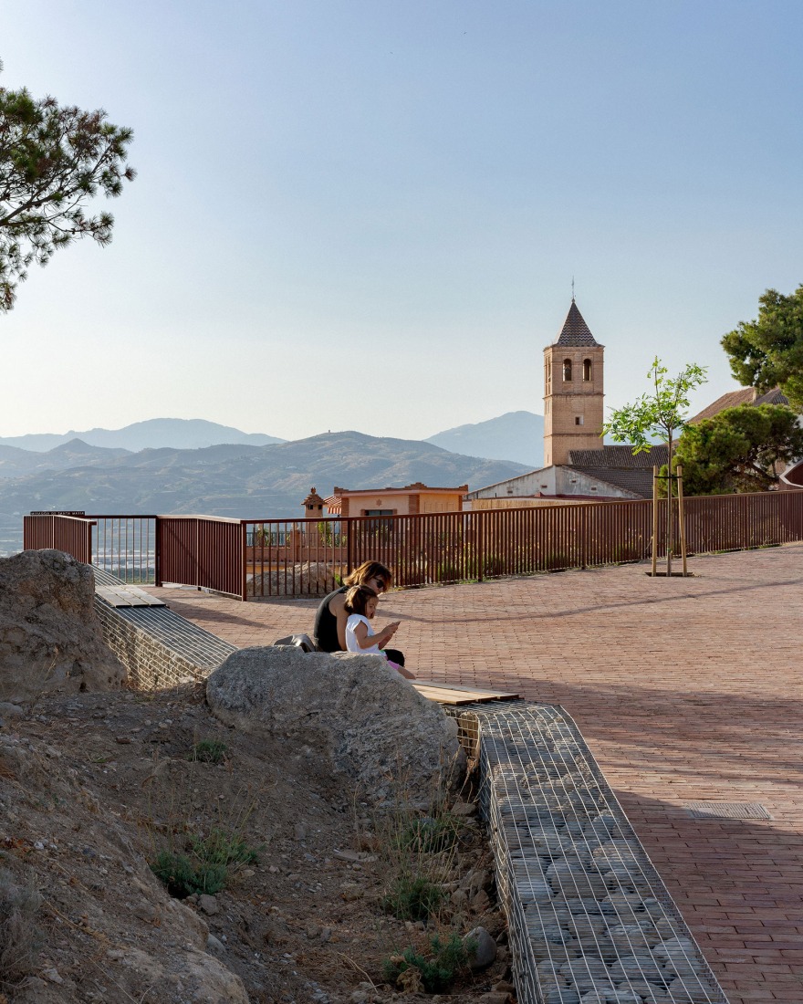 Jardín mirador por Terral Arquitectos. Fotografía por Fernando Gómez Mateos.