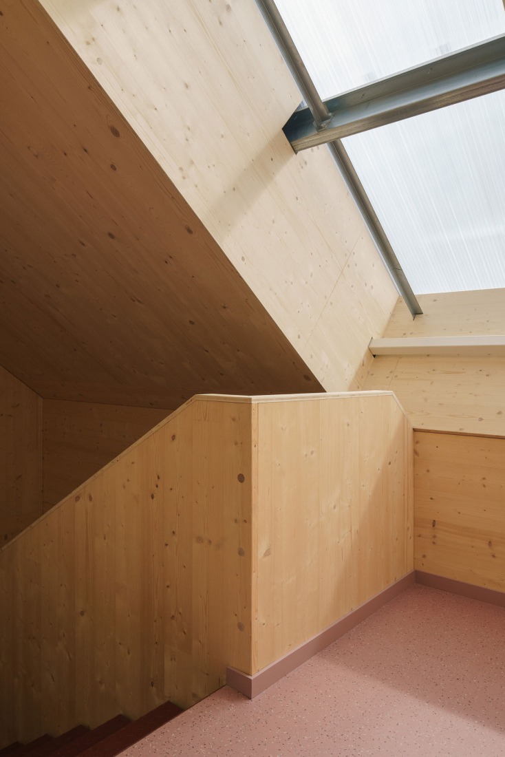 Estación de Bomberos Jirčany por SOA architekti. Fotografía por Alex Shoots Buildings.