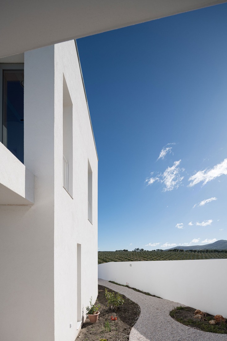 Accordion House by FORarquitectura. Photograph by Juanca Lagares.