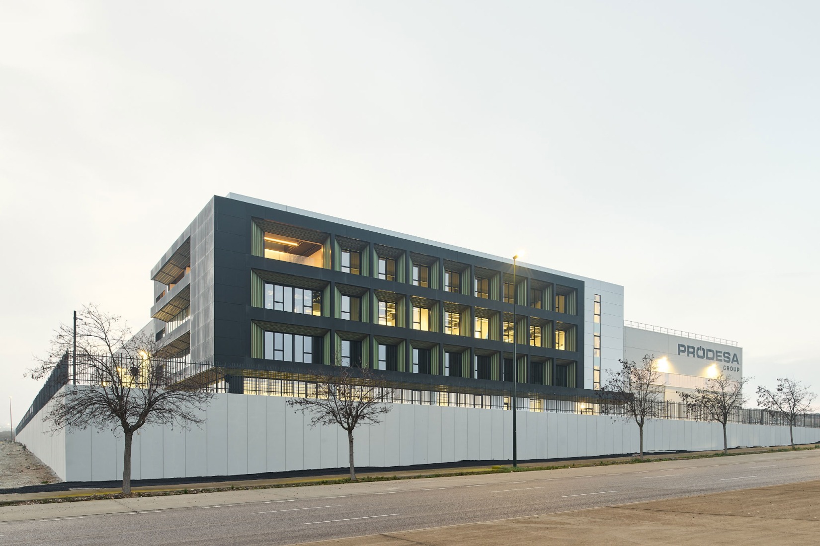 Sede Central de Prodesa por Serrano Arquitectura. Fotografía por Iñaki Bergera.