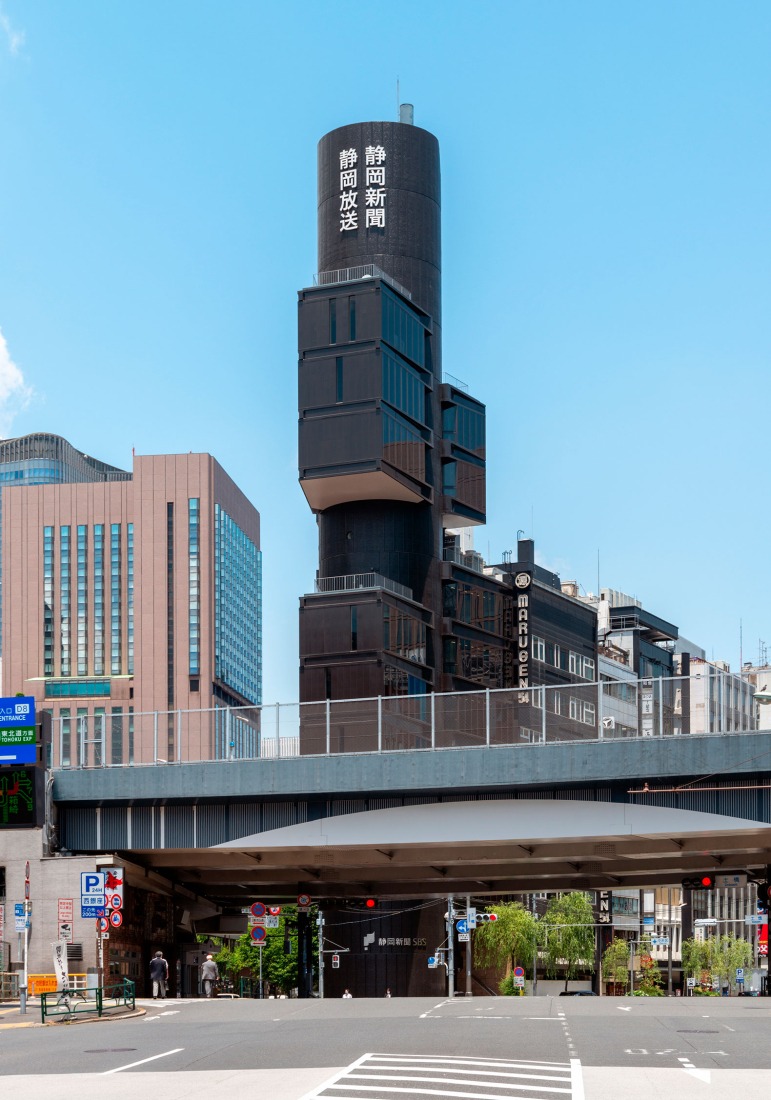 Kenzo Tange's Shizuoka Press and Broadcasting Center, renovated by TAISEI. From the south side of the Metropolitan Expressway. Photograph by Naoki Kumagai Photo Office, Inc.