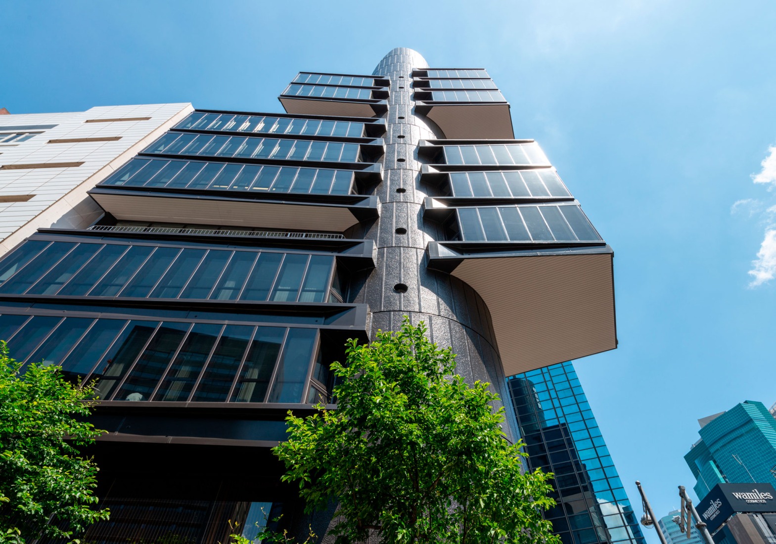 Kenzo Tange's Shizuoka Press and Broadcasting Center, renovated by TAISEI. West Exterior Looking up. Photograph by Naoki Kumagai Photo Office, Inc.