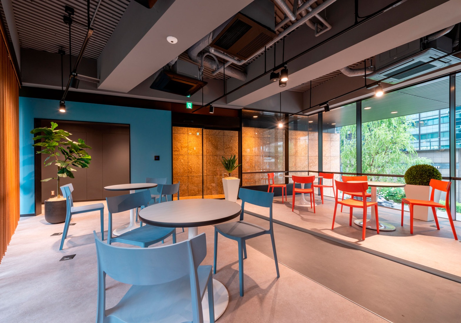 Kenzo Tange's Shizuoka Press and Broadcasting Center, renovated by TAISEI. 2F Free space. Photograph by Naoki Kumagai Photo Office, Inc.