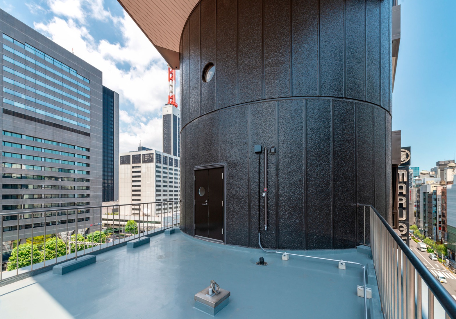 Kenzo Tange's Shizuoka Press and Broadcasting Center, renovated by TAISEI. 8F Rooftop. Photograph by Naoki Kumagai Photo Office, Inc.