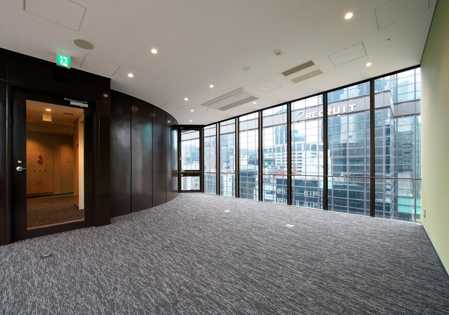 Kenzo Tange's Shizuoka Press and Broadcasting Center, renovated by TAISEI. 10F Conference room. Photograph by Naoki Kumagai Photo Office, Inc.