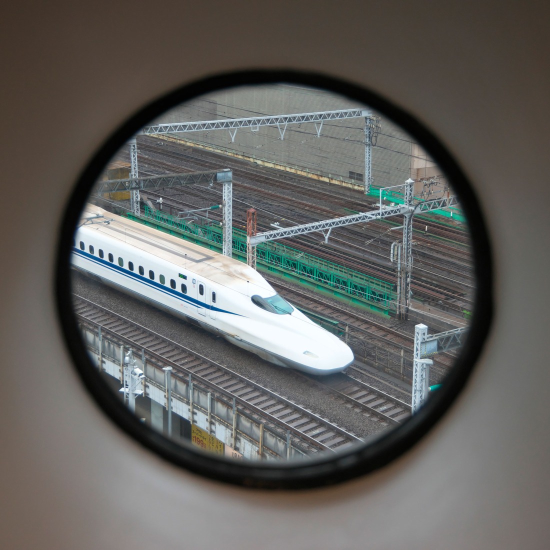 Kenzo Tange's Shizuoka Press and Broadcasting Center, renovated by TAISEI. 9F Existing round window. Photograph by Naoki Kumagai Photo Office, Inc.