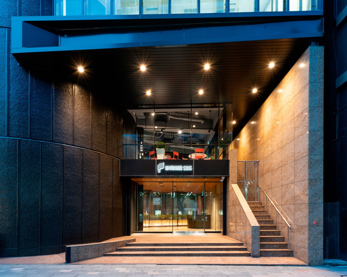 Kenzo Tange's Shizuoka Press and Broadcasting Center, renovated by TAISEI. Entrance outside view. Photograph by Naoki Kumagai Photo Office, Inc.