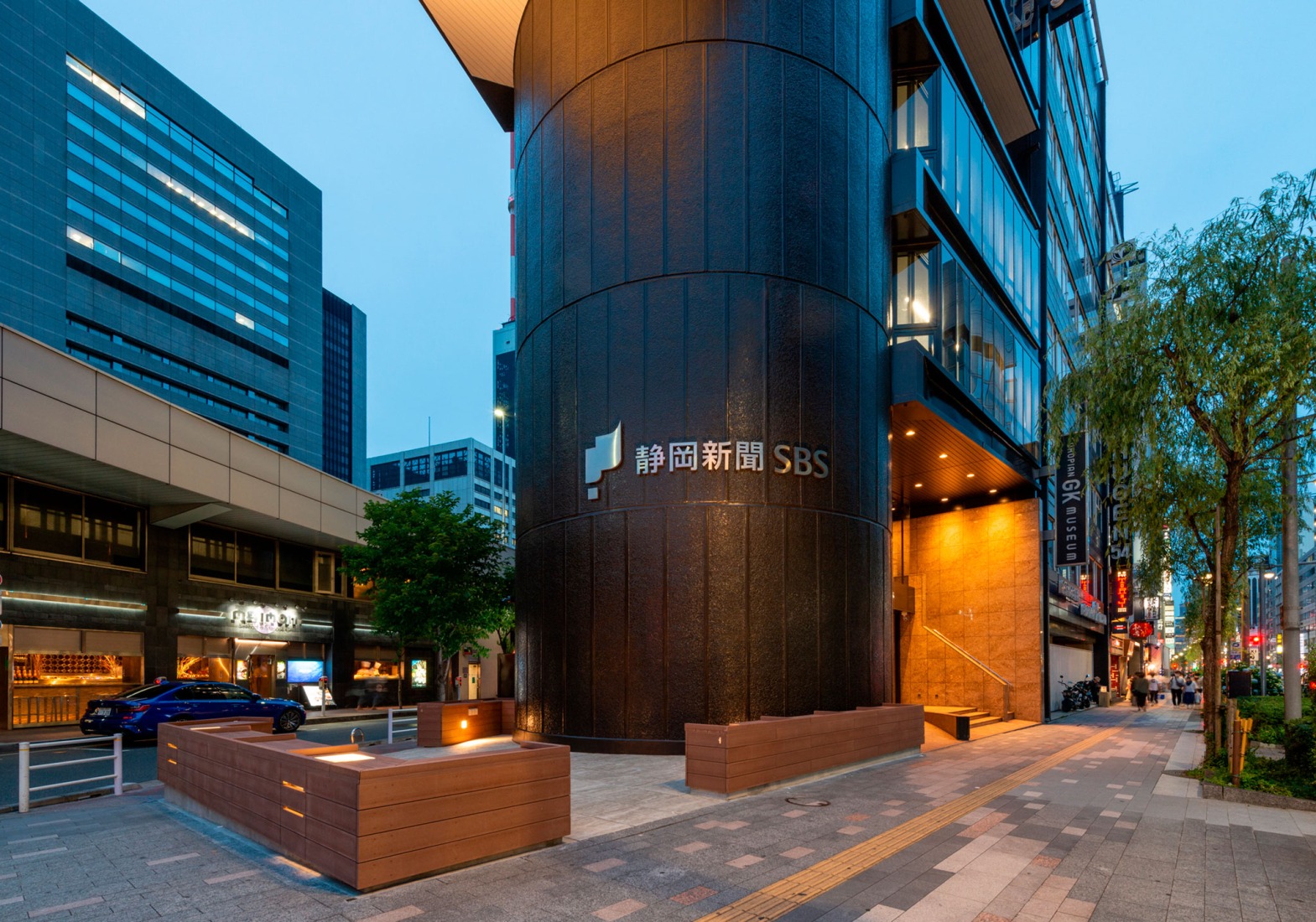 Kenzo Tange's Shizuoka Press and Broadcasting Center, renovated by TAISEI. Piloti night view. Photograph by Naoki Kumagai Photo Office, Inc.