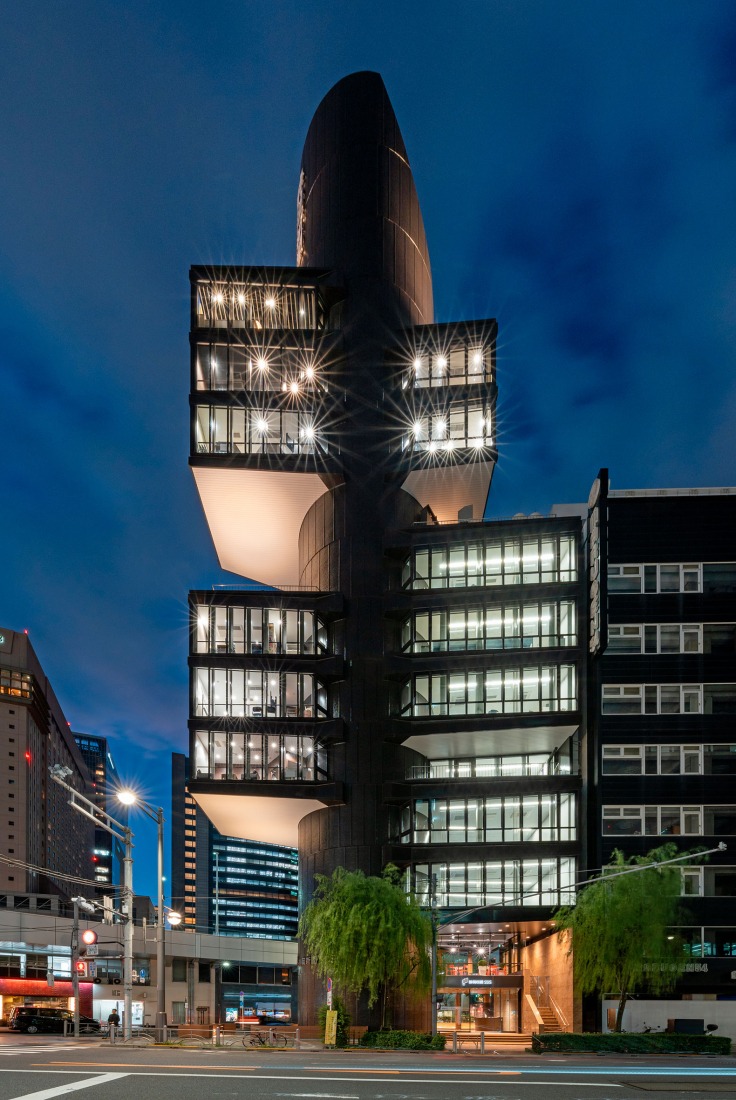 Kenzo Tange's Shizuoka Press and Broadcasting Center, renovated by TAISEI. East side night view. Photograph by Naoki Kumagai Photo Office, Inc.