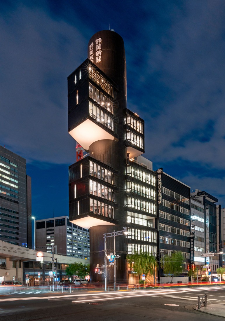 Kenzo Tange's Shizuoka Press and Broadcasting Center, renovated by TAISEI. Southeast side night view. Photograph by Naoki Kumagai Photo Office, Inc.