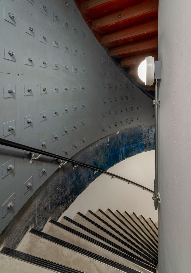 Kenzo Tange's Shizuoka Press and Broadcasting Center, renovated by TAISEI. B1F Earthquake reinforcement. Photograph by Naoki Kumagai Photo Office, Inc.