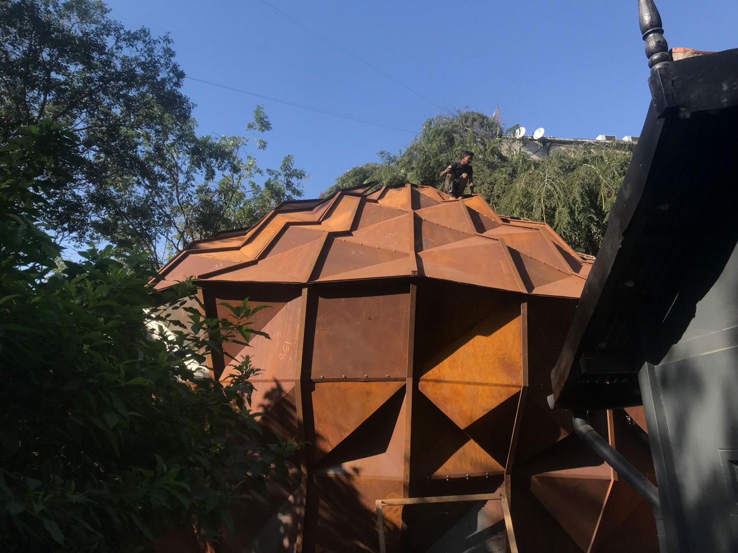 Construction process. Darwin Bucky by andblack design studio. Photograph by Vinay Panjwani.
