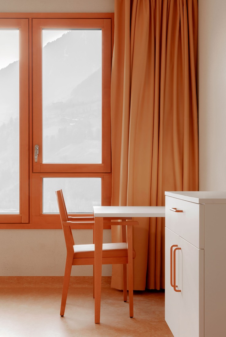 Residencia de ancianos Santa Bárbara por Pedevilla Architects. Fotografía por Gustav Willeit.