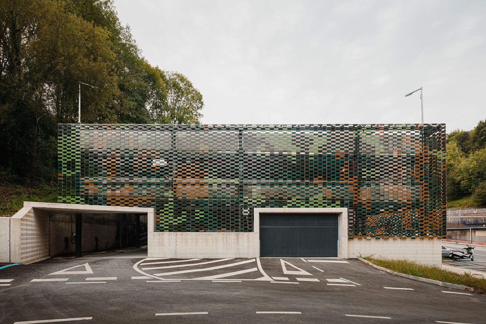 Parking building in Errenteria by VAUMM. Photograph by Aitor Estévez.