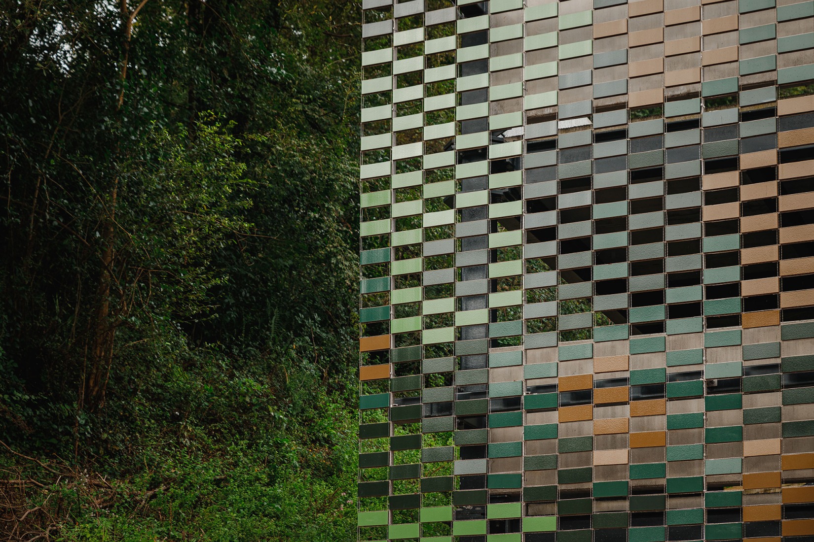 Parking building in Errenteria by VAUMM. Photograph by Aitor Estévez.
