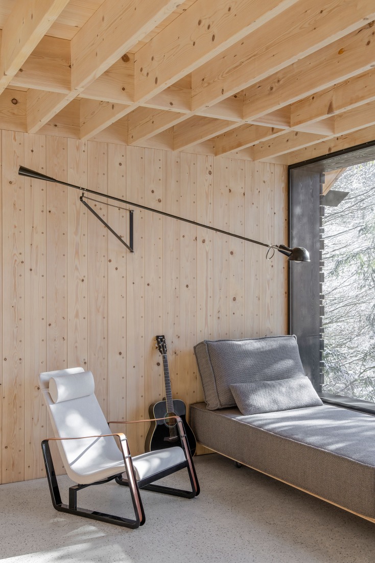 «Casas alpinas gemelas» por Dekleva Gregoric Architects. Fotografía por Ana Skobe.