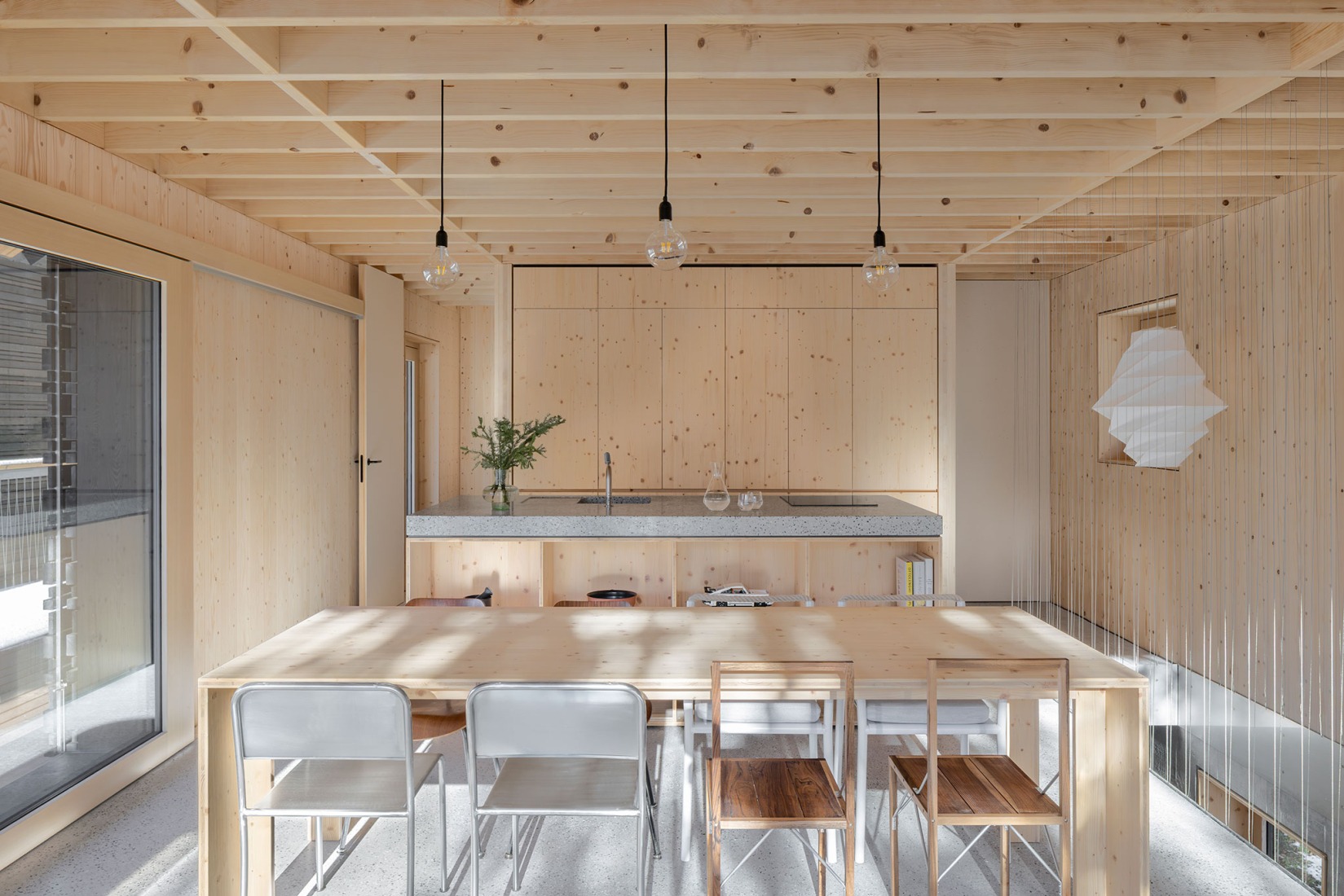 «Casas alpinas gemelas» por Dekleva Gregoric Architects. Fotografía por Ana Skobe.