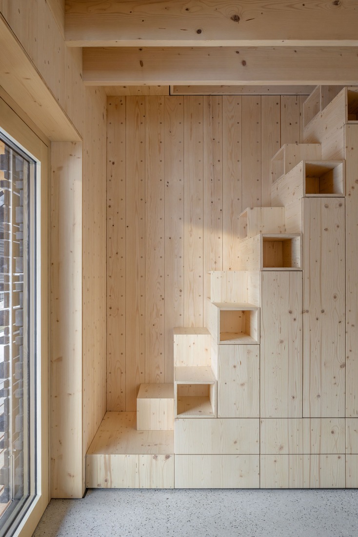«Casas alpinas gemelas» por Dekleva Gregoric Architects. Fotografía por Ana Skobe.