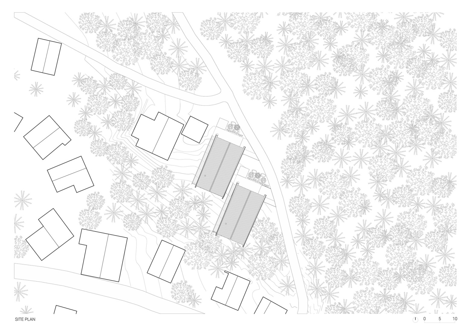 Plano de emplazamiento. «Casas alpinas gemelas» por Dekleva Gregoric Architects.