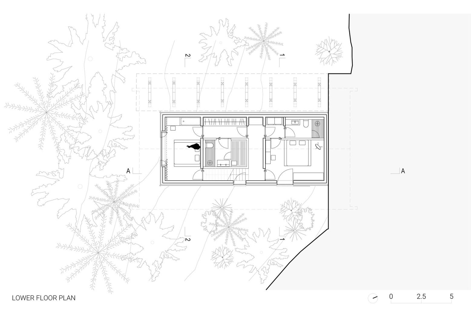 Plano de planta baja. «Casas alpinas gemelas» por Dekleva Gregoric Architects.