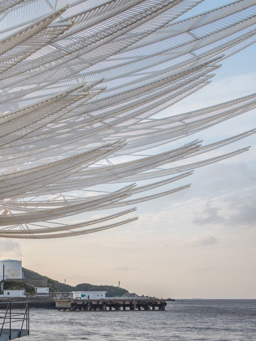 El pabellón junto al mar por GN Architects. Fotografía por Liang Wenjun.