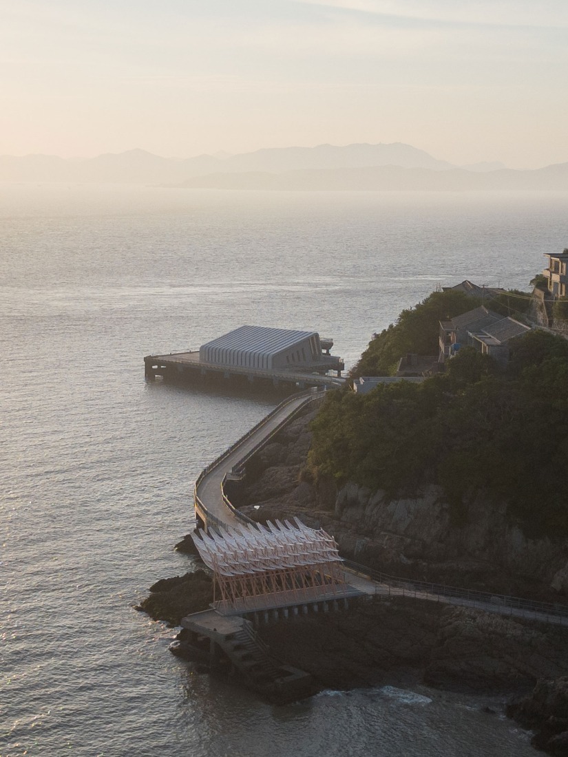 El pabellón junto al mar por GN Architects. Fotografía por Liang Wenjun.