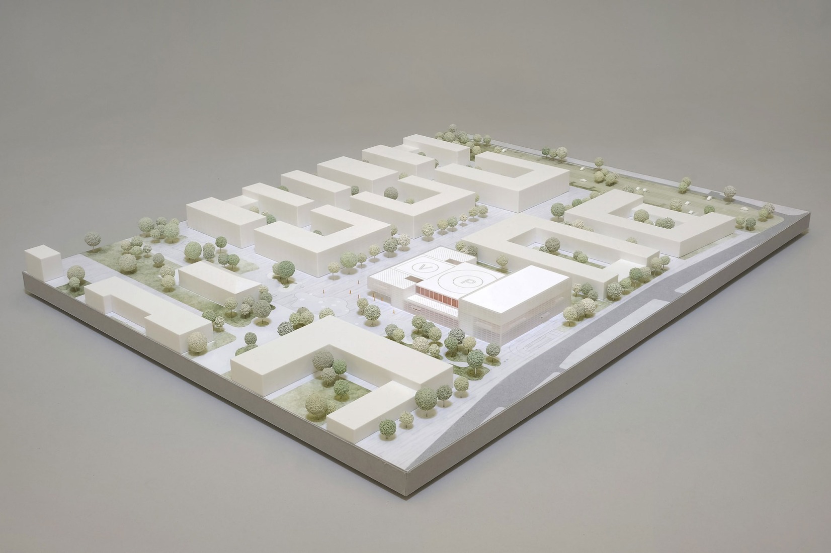 Model, original scale 1:500. Center for Robotics CERI by HENN. Rendering by HENN.