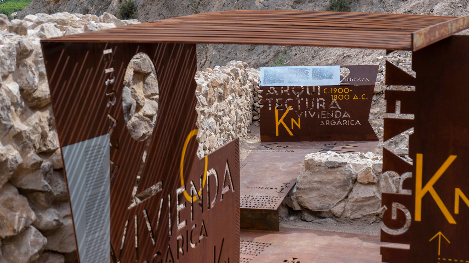 Renovation and museumization of "Laderas del Castillo" by Rocamora. Photograph by Rocamora Diseño & Arquitectura.