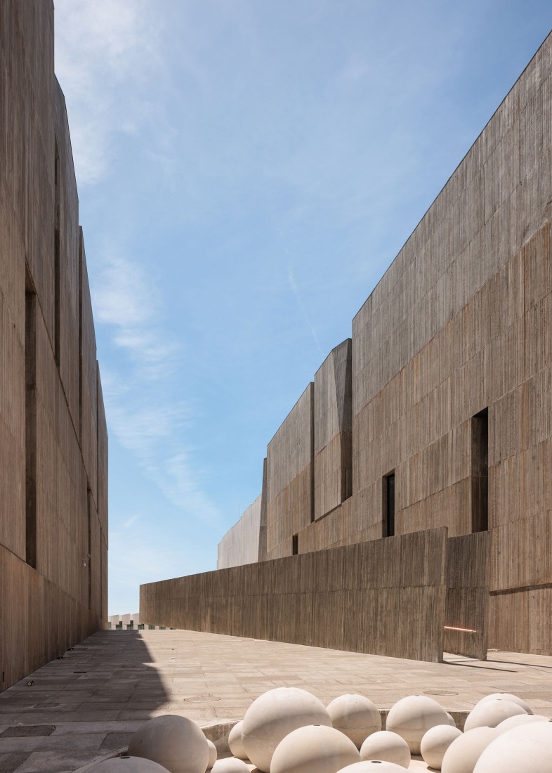 "Energía de Portugal" Headquarters by ELEMENTAL. Photography by Francisco Nogueira.