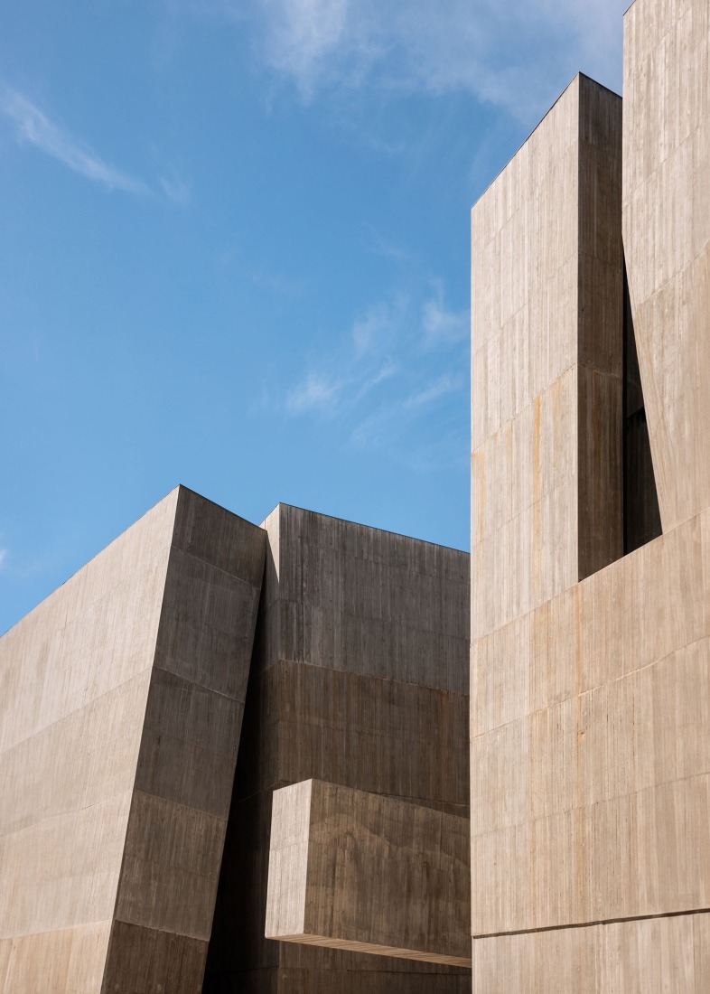 "Energía de Portugal" Headquarters by ELEMENTAL. Photography by Francisco Nogueira.