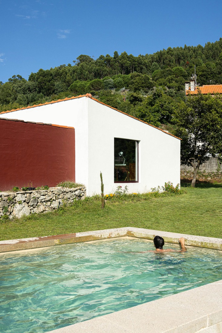 Casa do Castanheiro por Luppa Arquitectos. Fotografía por Ivo Tavares Studio.