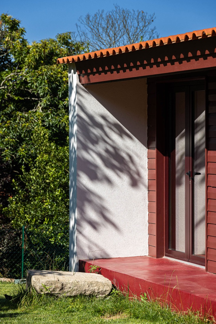 Casa do Castanheiro por Luppa Arquitectos. Fotografía por Ivo Tavares Studio.