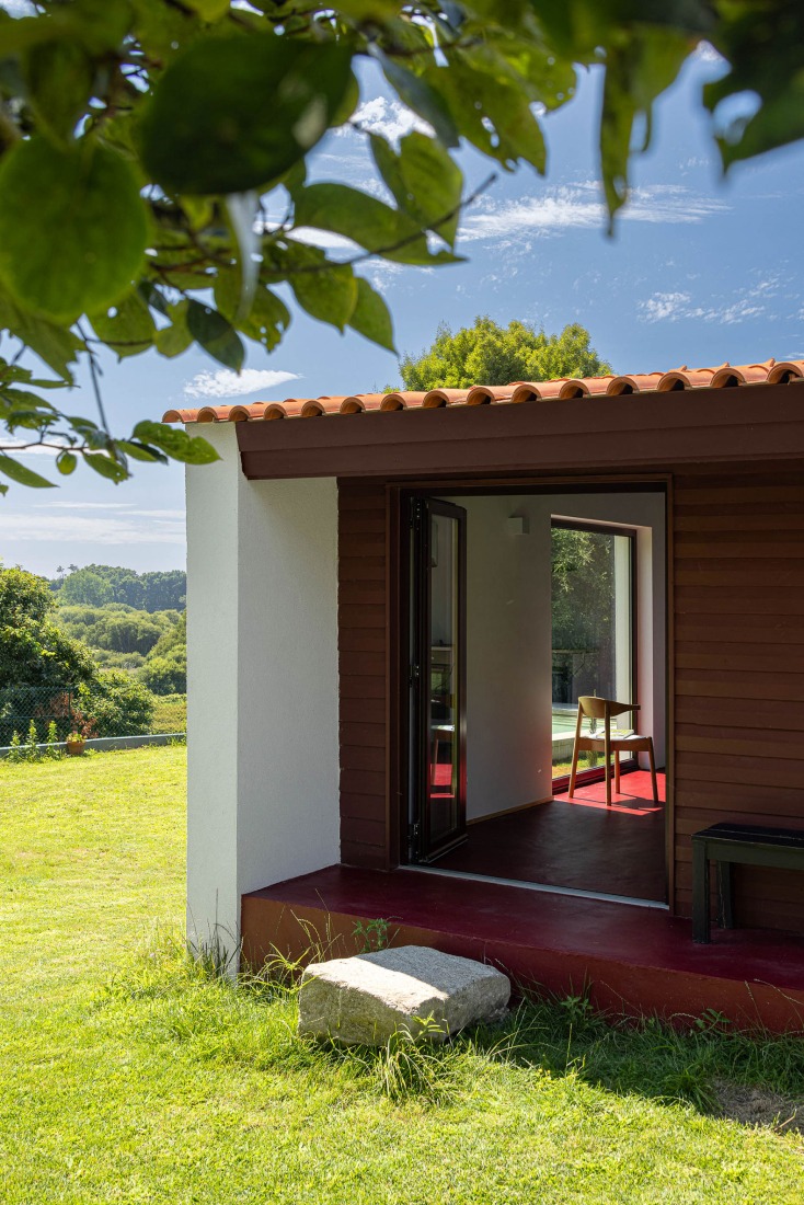 Casa do Castanheiro por Luppa Arquitectos. Fotografía por Ivo Tavares Studio.