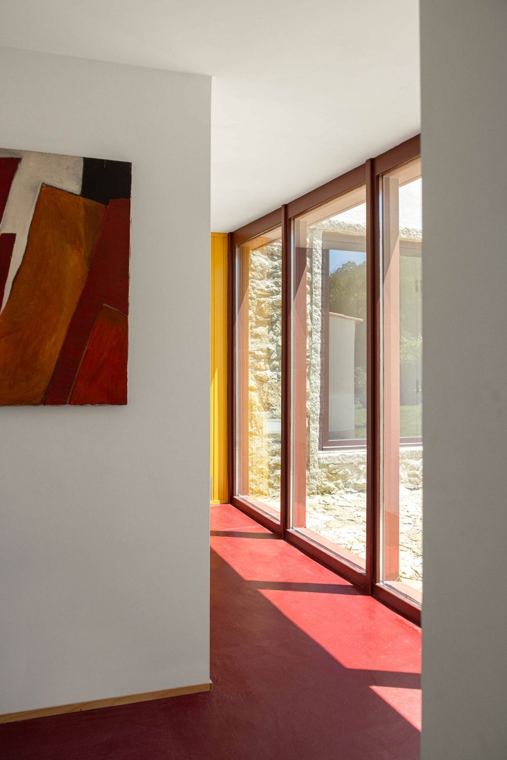 Casa do Castanheiro por Luppa Arquitectos. Fotografía por Ivo Tavares Studio.