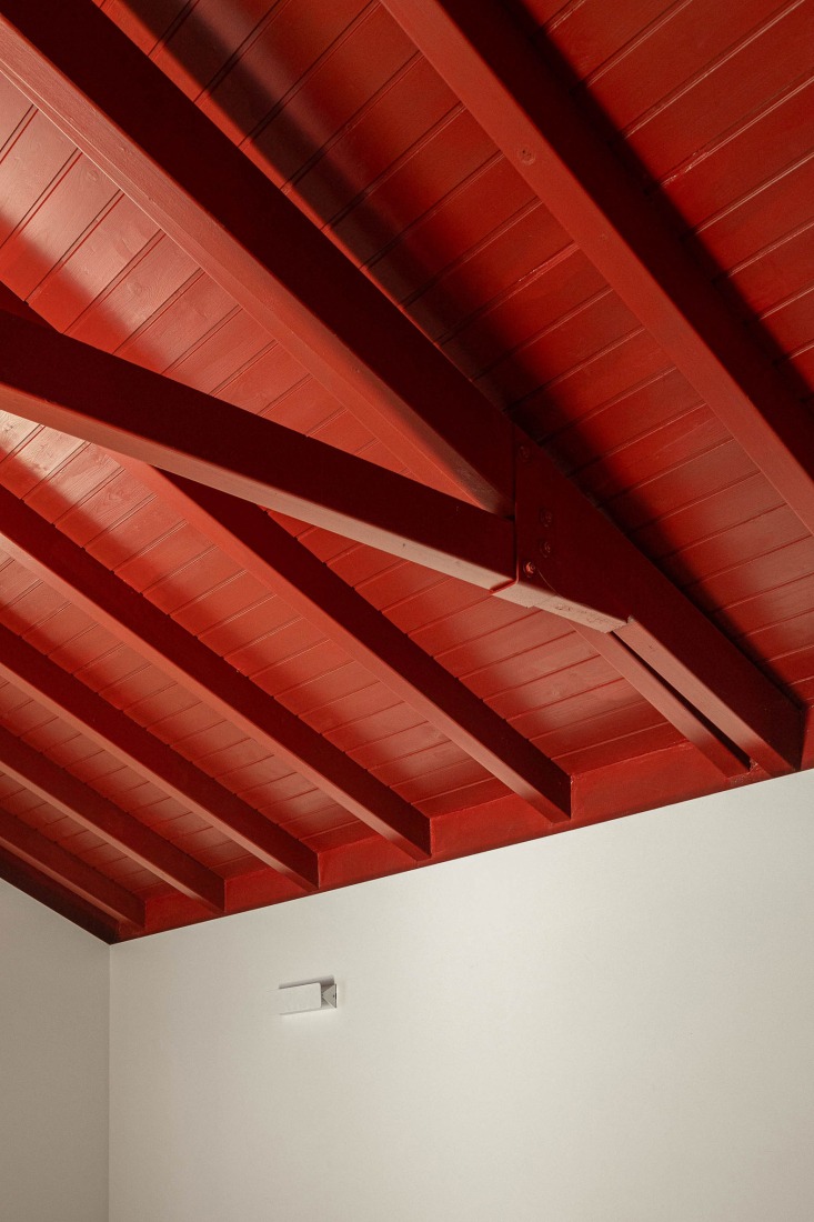 Casa do Castanheiro por Luppa Arquitectos. Fotografía por Ivo Tavares Studio.