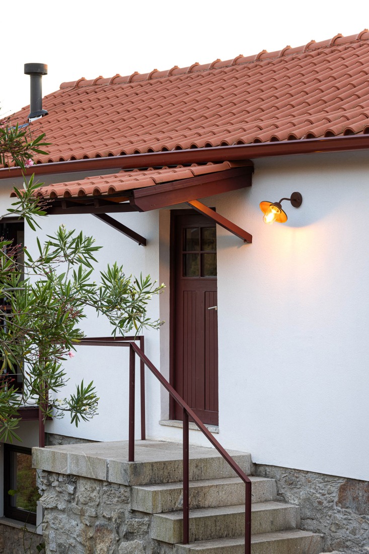 Casa do Castanheiro por Luppa Arquitectos. Fotografía por Ivo Tavares Studio.
