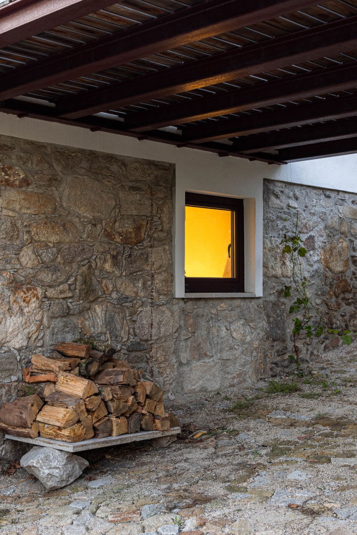 Casa do Castanheiro por Luppa Arquitectos. Fotografía por Ivo Tavares Studio.