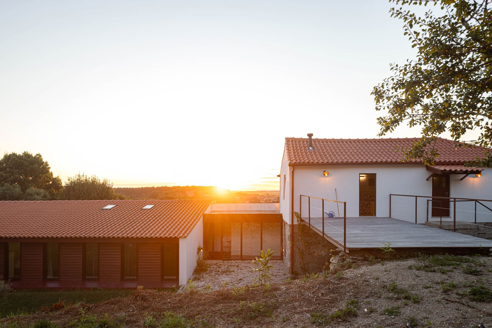 Casa do Castanheiro por Luppa Arquitectos. Fotografía por Ivo Tavares Studio.