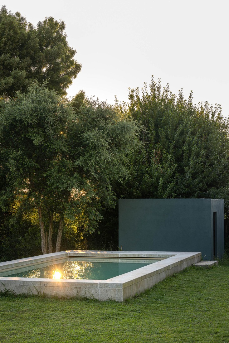 Casa do Castanheiro por Luppa Arquitectos. Fotografía por Ivo Tavares Studio.