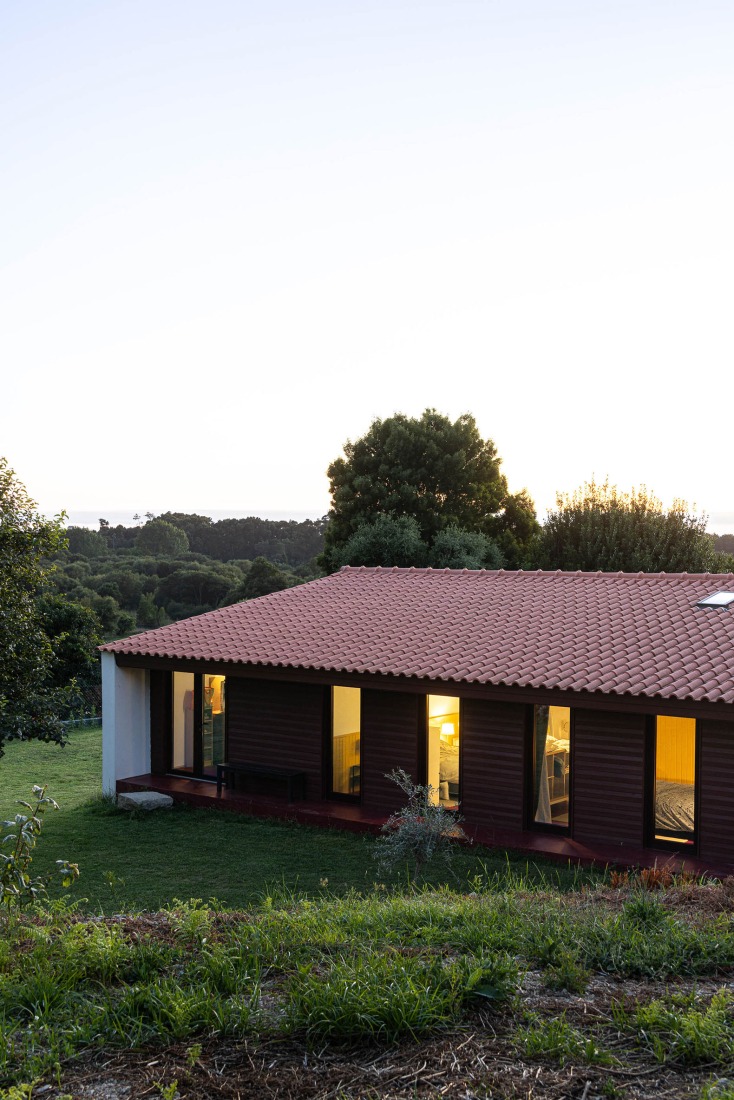 Casa do Castanheiro por Luppa Arquitectos. Fotografía por Ivo Tavares Studio.