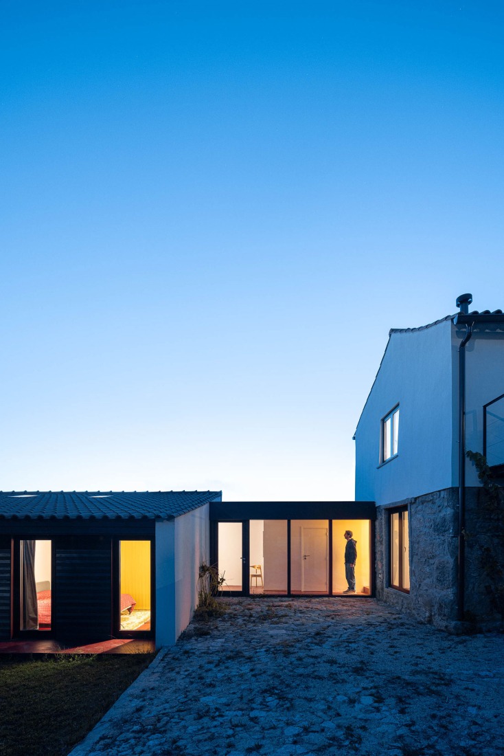 Casa do Castanheiro por Luppa Arquitectos. Fotografía por Ivo Tavares Studio.