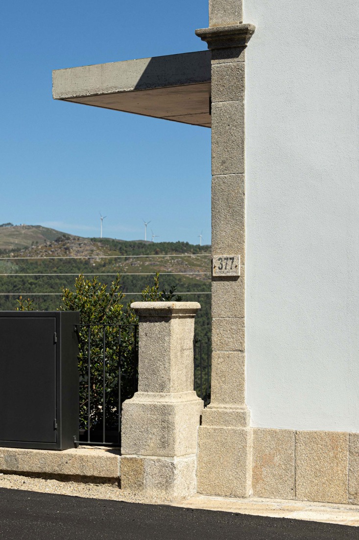 Arch House by Tiago Sousa. Photograph by Ivo Tavares Studio.